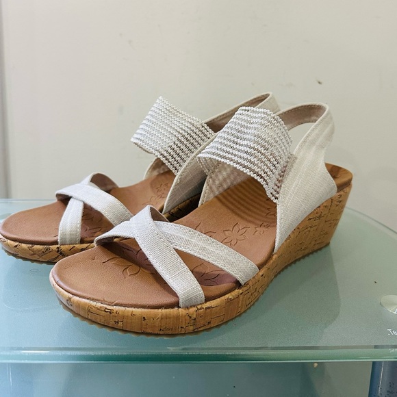 Skechers Womens‎ 31723 Natural Tan Luxe foam Lennon Strappy Wedge Sandals Sz 9,5 - Picture 1 of 10